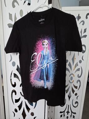 Disney Frozen 2 Elsa Black Graphic T-Shirt XS Extra Small Pink Blue SplatterNwot